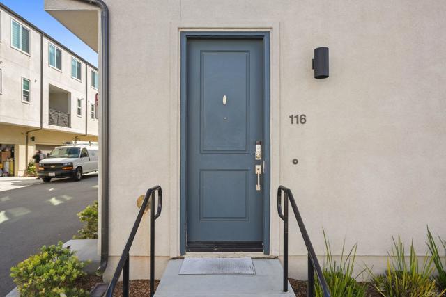 5495 Seacliff Place, San Diego CA: https://media.crmls.org/mediaz/06828a12-7ffb-4ce8-b574-a977d8ea5278.jpg