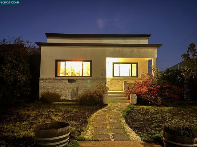 620 Kentucky St, Vallejo CA: https://media.crmls.org/mediaz/0682b96c-122b-4ccb-817f-3fc1575843a5.jpg