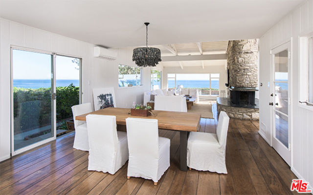 28028 SEA LANE Drive, Malibu CA: https://media.crmls.org/mediaz/0682bca1-99fd-4eba-b803-86c72627fd37.jpg