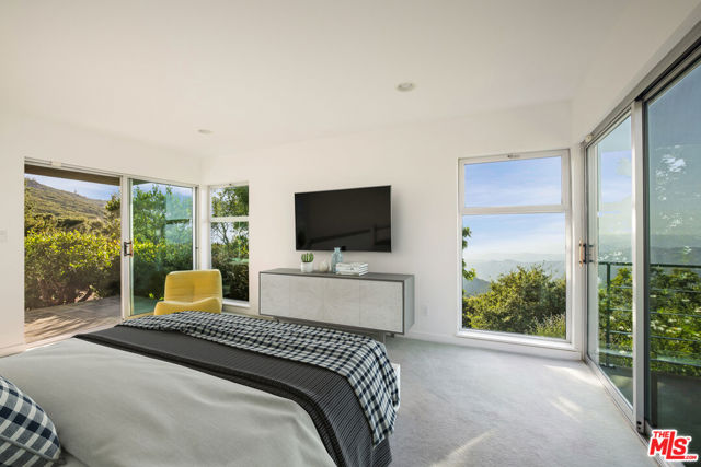 475 Stunt Road, Calabasas CA: https://media.crmls.org/mediaz/0682bd22-4985-4095-aa65-e2691ec3fe9f.jpg