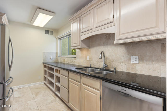 Detail Gallery Image 14 of 40 For 23653 Park Capri #90,  Calabasas,  CA 91302 - 3 Beds | 2 Baths