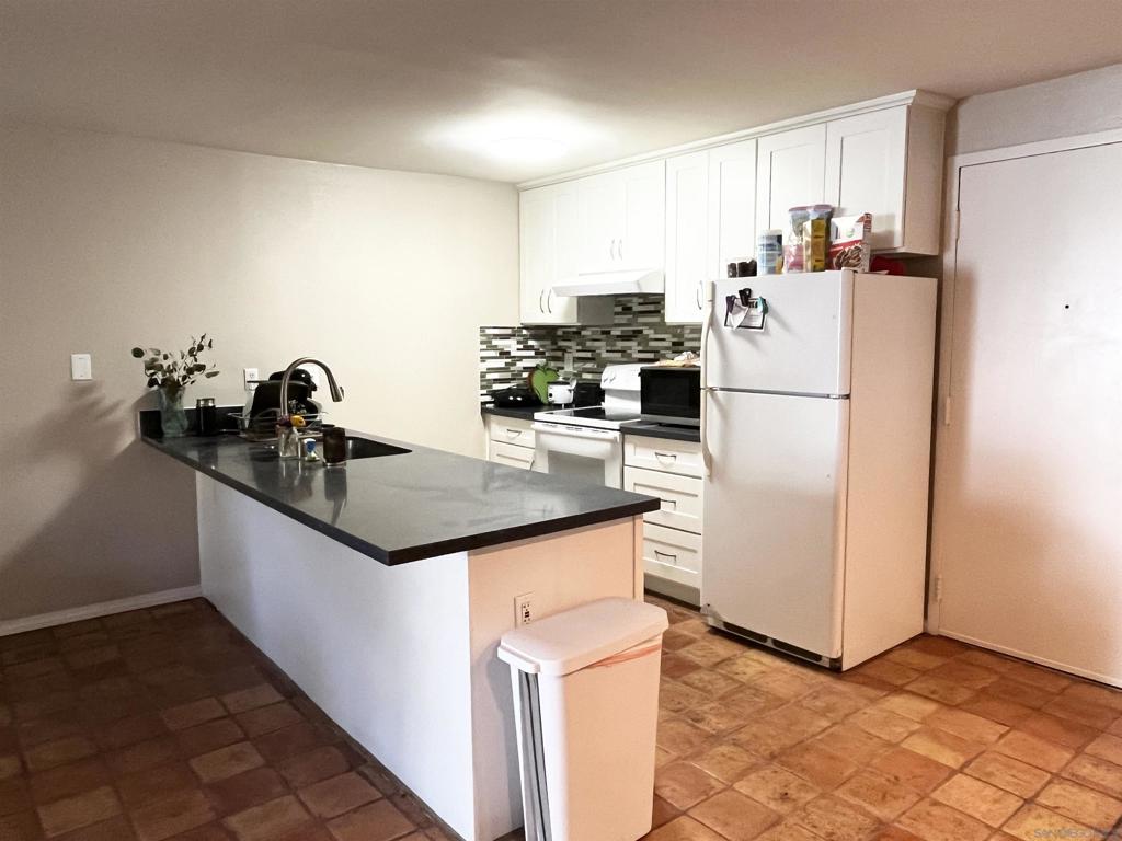 8332 Regents Rd - photo 6