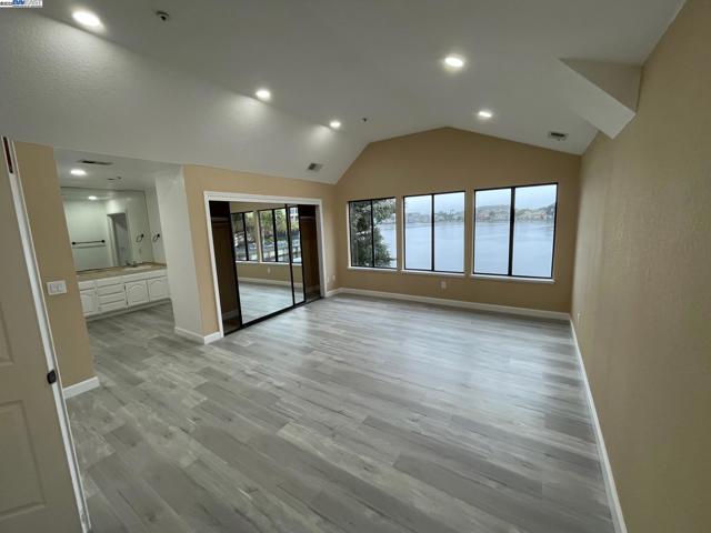 706 Widgeon St, Foster City CA: https://media.crmls.org/mediaz/068435a3-9a7a-4001-b768-b372af884870.jpg