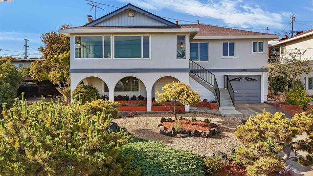 1748 Wesley Ave, El Cerrito CA: https://media.crmls.org/mediaz/06844425-7110-4ce1-b20a-2cec2ad5fd33.jpg