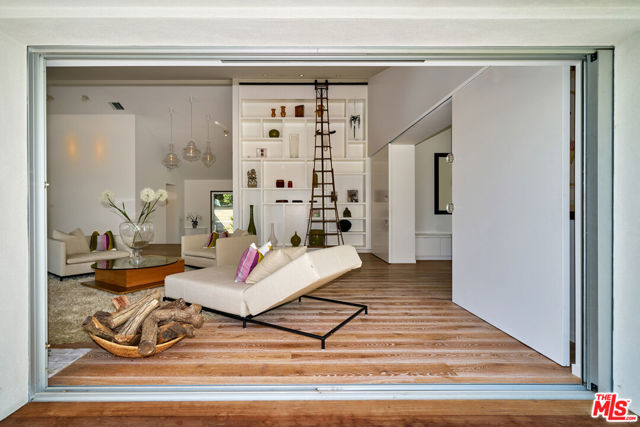 6342 Innsdale Drive, Los Angeles CA: https://media.crmls.org/mediaz/06844738-2ff8-43f9-bdad-a24d69dbd4da.jpg