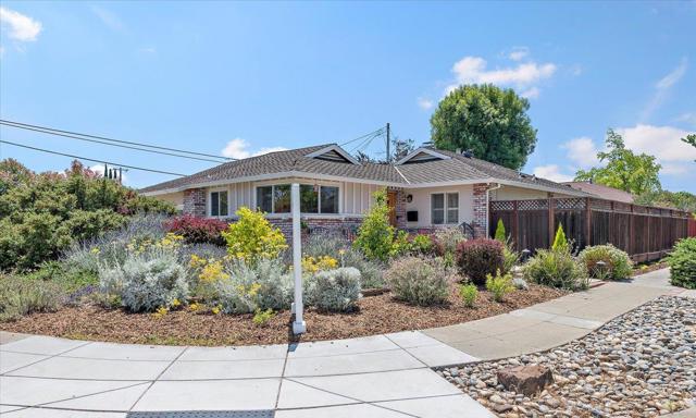 1340 Sierra Mar Drive, San Jose CA: https://media.crmls.org/mediaz/068457c4-92c7-4bfb-a7f2-890ce05ca3f1.jpg