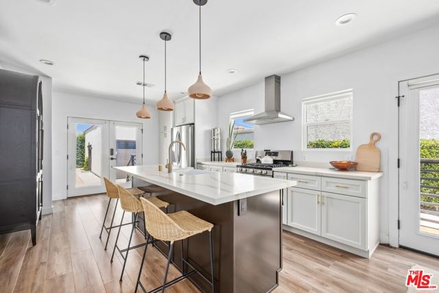 2311 W 78th Place, Inglewood CA: https://media.crmls.org/mediaz/06845d56-1d6b-47f8-9e98-c8c92e3ef90c.jpg