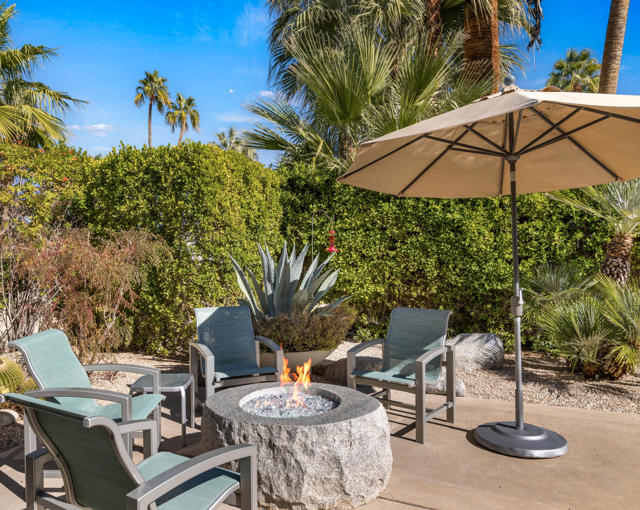 2000 S Caliente Drive, Palm Springs CA: https://media.crmls.org/mediaz/068466fa-6f96-4d98-93af-86be9a63cdaa.jpg