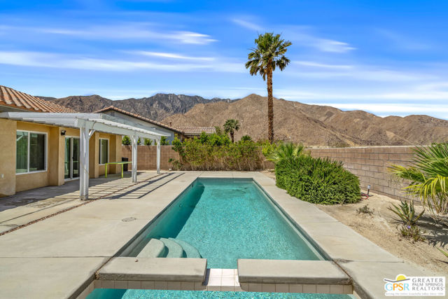 1238 Vista Sol, Palm Springs CA: https://media.crmls.org/mediaz/0684de3d-7ee8-4bda-86b3-04e04033ff2f.jpg