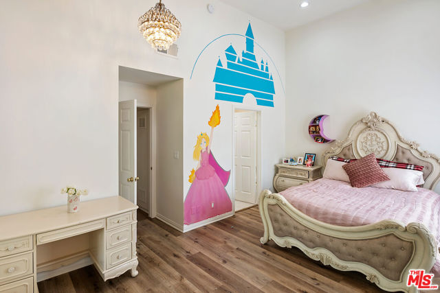 18730 Hatteras Street, Tarzana CA: https://media.crmls.org/mediaz/06850fff-34dd-40b4-9335-6fce7e194fdb.jpg