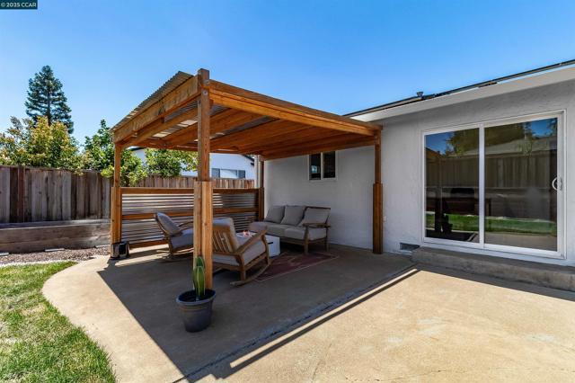 1349 Montana Dr, Concord CA: https://media.crmls.org/mediaz/068516ad-5246-473e-981c-46ead177ae02.jpg
