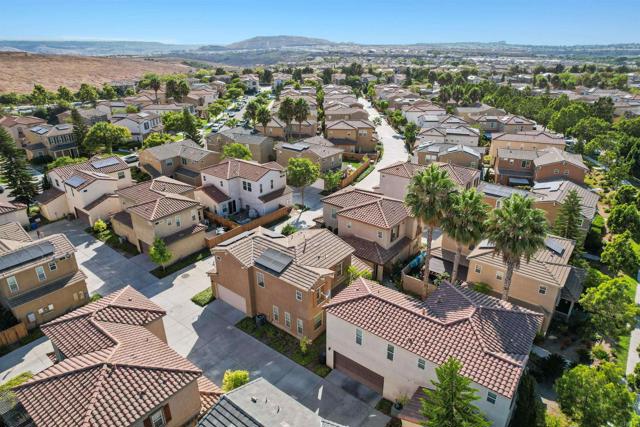 Detail Gallery Image 2 of 46 For 1828 Wolf Canyon Loop, Chula Vista,  CA 91913 - 3 Beds | 2/1 Baths