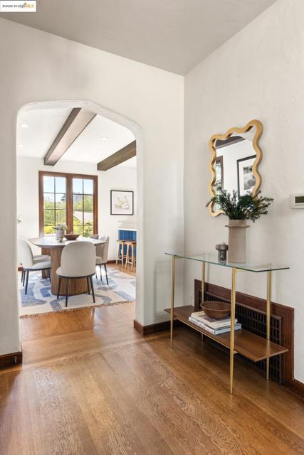 5815 Morpeth St, Oakland CA: https://media.crmls.org/mediaz/06858456-0dc0-496b-9b1f-76e0ee128db2.jpg