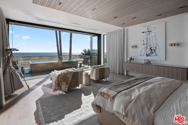 938 -940 Palisades Beach Road, Santa Monica CA: https://media.crmls.org/mediaz/0685b884-bf72-49e0-a700-017560e026f5.jpg