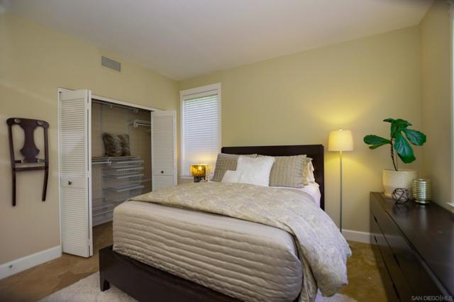 2537 Carriagedale Row, La Jolla CA: https://media.crmls.org/mediaz/06867a40-ff8a-4686-b45a-53aa39e4943e.jpg