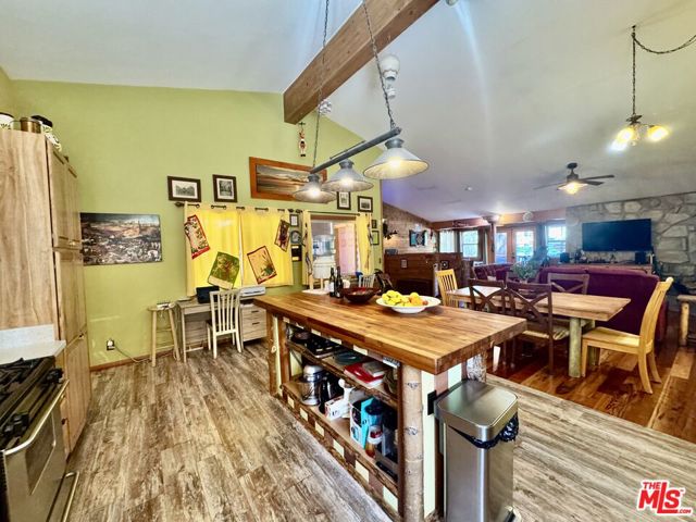 539 Lakewood Lane, Big Bear CA: https://media.crmls.org/mediaz/0686c8a1-8fcd-4a44-9982-52601ab0d1d5.jpg