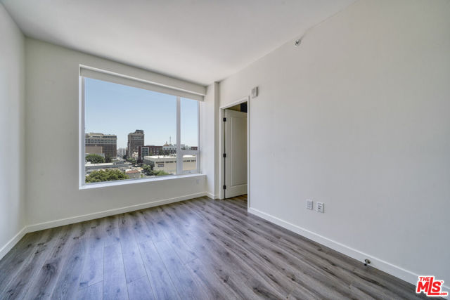 1050 Grand Avenue, Los Angeles, California 90015, 2 Bedrooms Bedrooms, ,2 BathroomsBathrooms,Condominium,For Sale,Grand,24404209