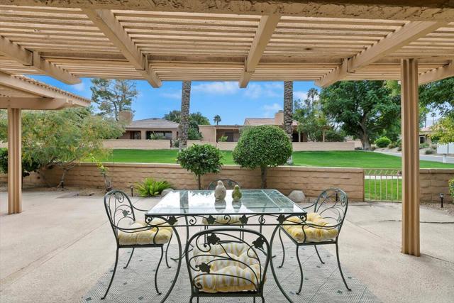 44509 Sorrento Court, Palm Desert CA: https://media.crmls.org/mediaz/06876890-5863-4a72-b606-0095e0ea8de6.jpg