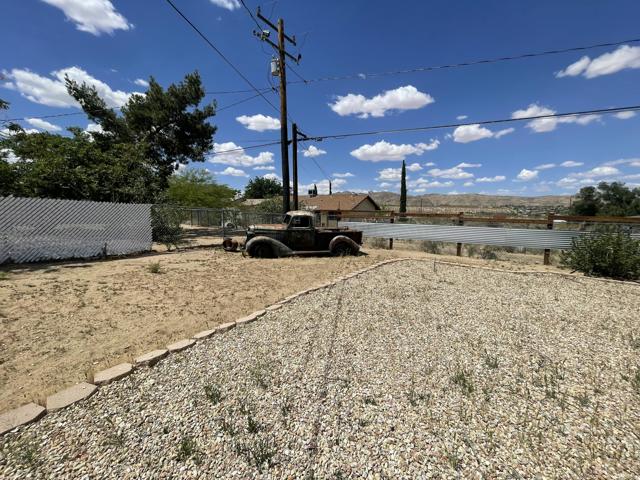 61650 El Reposo Street Street, Joshua Tree CA: https://media.crmls.org/mediaz/0687acd8-8b12-4770-9430-e22fbb6d078c.jpg