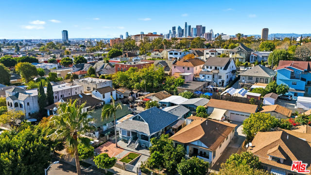 547 N St Louis Street, Los Angeles CA: https://media.crmls.org/mediaz/0687c141-0ff3-44e2-8924-20333c31ca62.jpg