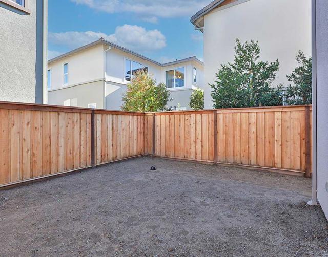 5712 Lake Club Drive, Fairfield CA: https://media.crmls.org/mediaz/06881052-1089-43dc-b068-bb5774721875.jpg