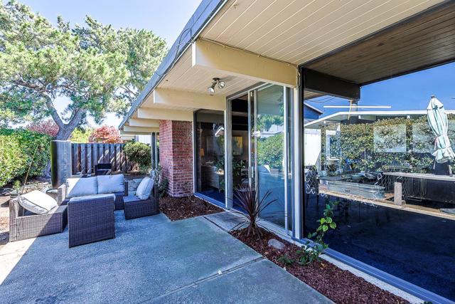 275 Puffin Court, Foster City CA: https://media.crmls.org/mediaz/06881204-f912-4c28-a114-07af686d2e6d.jpg