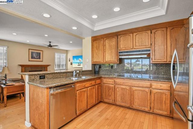 5160 Edgeview Dr, Discovery Bay CA: https://media.crmls.org/mediaz/06888fb5-7650-4155-8799-82b0dd84bec9.jpg