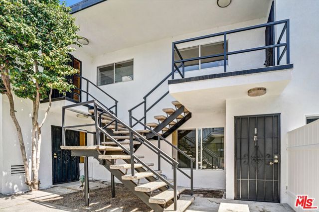 3670 Greenfield Avenue, Los Angeles CA: https://media.crmls.org/mediaz/06890e2d-25c3-4a01-990a-f8a223372aad.jpg