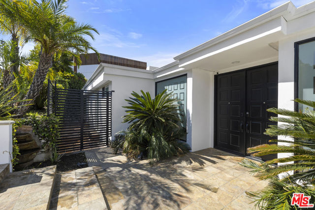 7834 Electra Drive, Los Angeles CA: https://media.crmls.org/mediaz/06891f85-4918-4b62-9e2b-6ee2ea152dcc.jpg