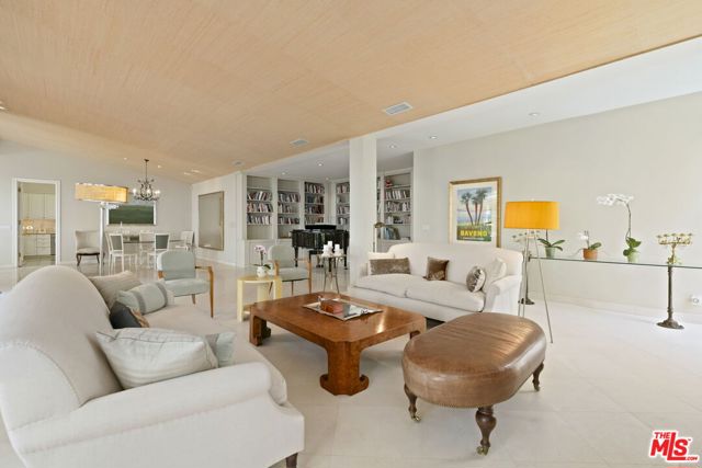 1634 Gilcrest Drive, Beverly Hills CA: https://media.crmls.org/mediaz/0689442b-8df4-48d3-96ef-632c3a8fcfb7.jpg
