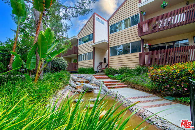 6000 Canterbury Drive, Culver City CA: https://media.crmls.org/mediaz/06896aa8-aecb-477f-adef-632f0ff5a73b.jpg