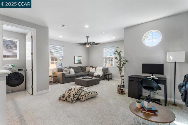 17691 Whisper Ln, Castro Valley CA: https://media.crmls.org/mediaz/06897588-b515-4201-b07c-ce10061d9401.jpg
