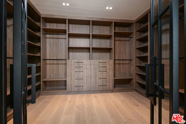 Image 26 of 60 For 112 Valley Street