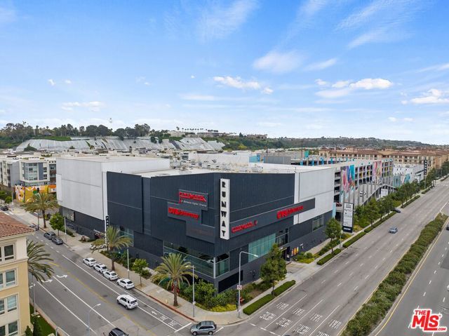 12923 Bluff Creek Drive, Los Angeles CA: https://media.crmls.org/mediaz/068aca82-0653-4e4c-90fd-51232702a127.jpg