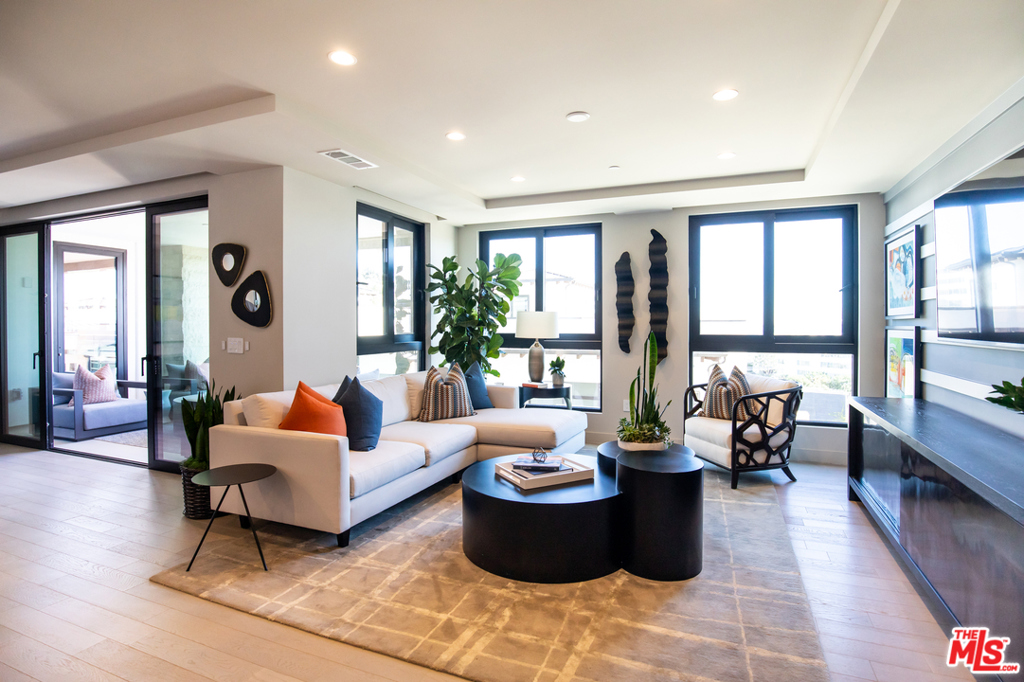 Generous Living Space