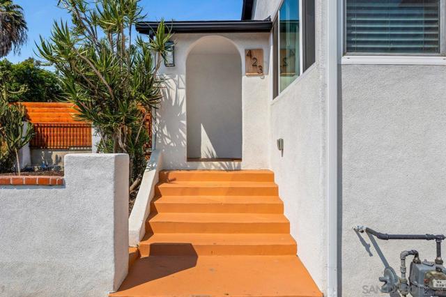 423 Alvarado Ter, Vista CA: https://media.crmls.org/mediaz/068ad521-14fc-4737-aa86-9e21e0dc6fd4.jpg