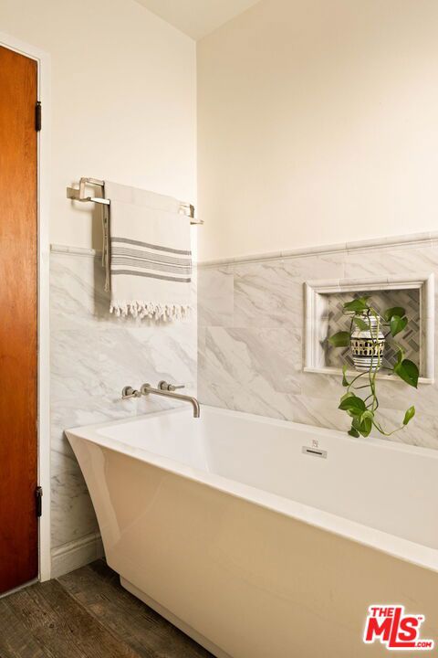 2533 Lombardy Boulevard photo 24