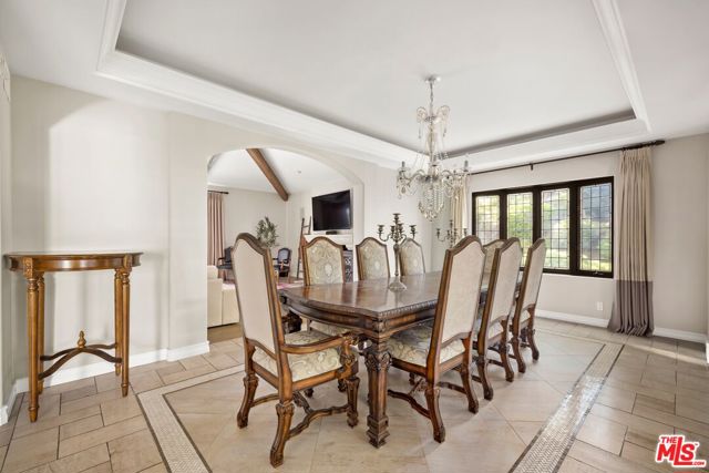 25217 Eldorado Meadow Road, Hidden Hills CA: https://media.crmls.org/mediaz/068b238d-bd1a-4737-bce7-fd402e30f9bc.jpg