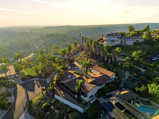 9902 Heavenly Way, La Mesa CA: https://media.crmls.org/mediaz/068b6933-d65b-4a47-9bc8-6173dd0e8001.jpg