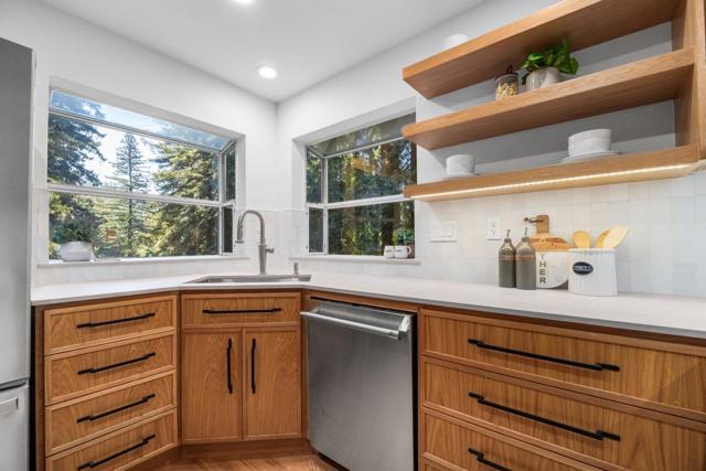 22021 Old Santa Cruz Highway, Los Gatos CA: https://media.crmls.org/mediaz/068b821e-684e-4118-a5f6-abf85db648d6.jpg