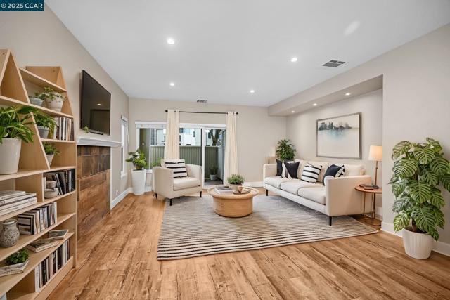 273 S Overlook Dr, San Ramon CA: https://media.crmls.org/mediaz/068b91c8-92c8-402d-b425-54063145d167.jpg