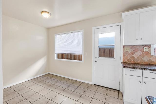 Image 18 of 19 For 2280 Glen Way
