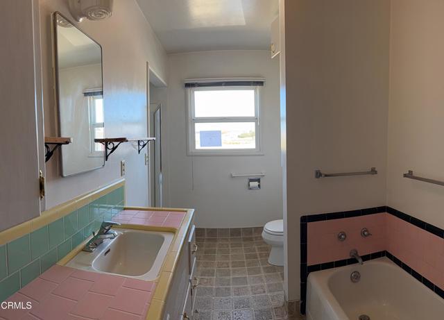 Detail Gallery Image 11 of 15 For 327 S Franklin St, Fort Bragg,  CA 95437 - 2 Beds | 1/1 Baths