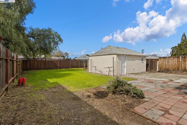 633 N P St, Livermore CA: https://media.crmls.org/mediaz/068d071f-8e59-4b3e-a15f-33d7faf0a02c.jpg