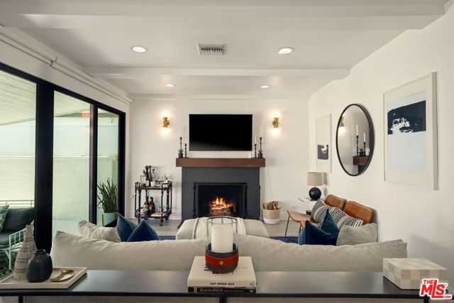 3650 Virginia Road, Los Angeles CA: https://media.crmls.org/mediaz/068d12d5-d8f4-4aa4-a3a9-be025418b0a6.jpg