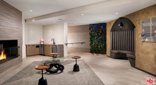1340 S Hill Street, Los Angeles CA: https://media.crmls.org/mediaz/068d1f9e-a3e8-43f3-9009-9c9002d4c38a.jpg