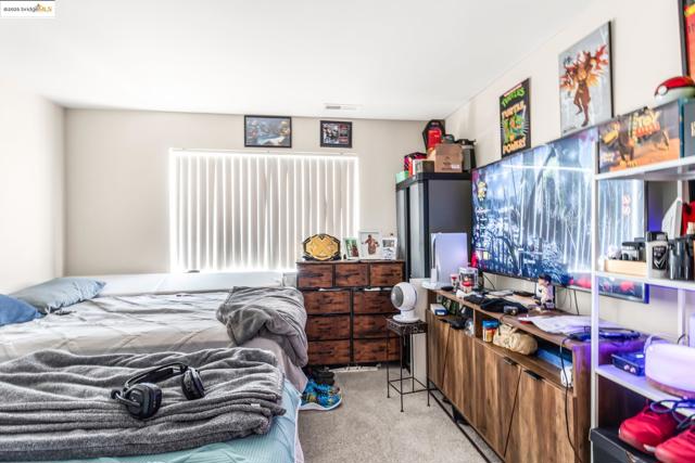 301 Country View Ln, Pleasant Hill CA: https://media.crmls.org/mediaz/068d255d-c46e-455a-bee3-4fb4856b97d9.jpg