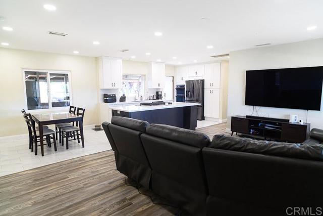 2394 Dryden Avenue, El Cajon CA: https://media.crmls.org/mediaz/068d73f4-0e31-4246-a2a0-9f501a9528a5.jpg