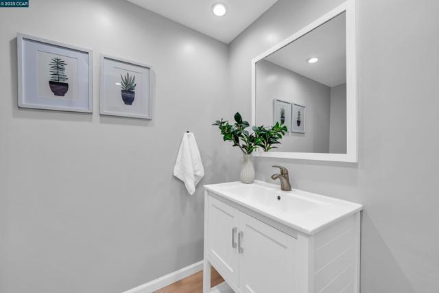 31 Turtle Creek Street, Oakland CA: https://media.crmls.org/mediaz/068db257-6bf7-4163-b9cb-c2d631f56a6b.jpg