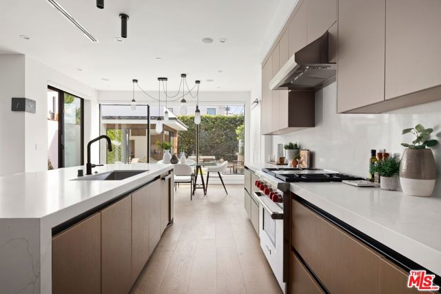 714 N La Jolla Avenue, Los Angeles CA: https://media.crmls.org/mediaz/068dcd88-d5e2-4de9-bced-75920d6c509b.jpg